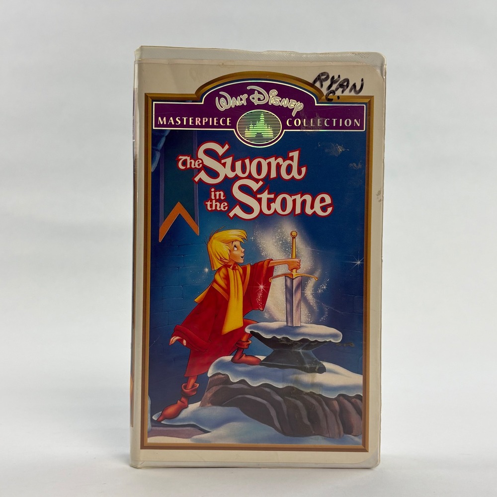 Walt Disney Masterpiece Collection The Sword in the Stone VHS Clamshell 229